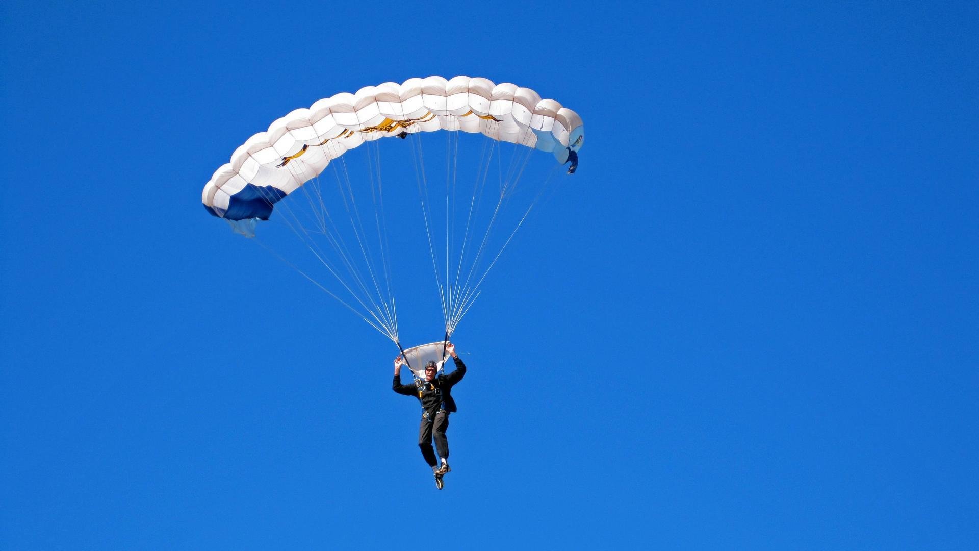 基层足球组织者缺乏专业赛事策划能力，业余足球队组织架构